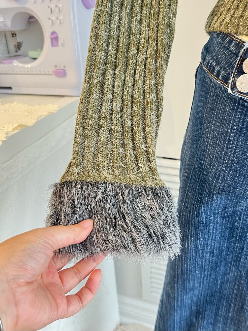 Y2K Green Ribbed Knit Cardigan with Gray Faux Fur Trim - Picture 5 of 7